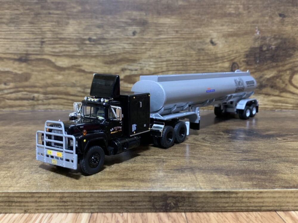 First Gearコンボイ Mack R Tankerマック タンカー ラバーダックConvoy ファーストギア