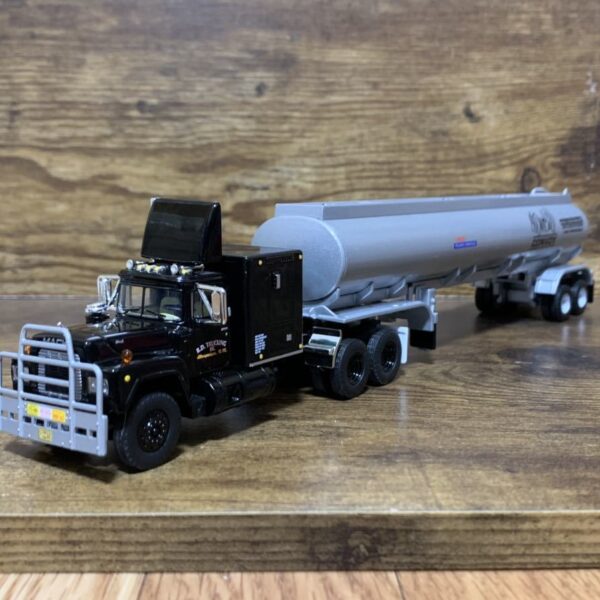 First Gearコンボイ Mack R Tankerマック タンカー ラバーダックConvoy ファーストギア