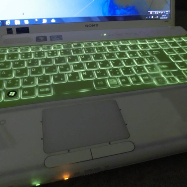 SONY VAIO 【 Core i5 Win7 64bit 】 VPCCB39FJ / W　メモリ 8GB　HDD 750GB Office Home and Business 無線LAN Webカメラ ブルーレイ 美品