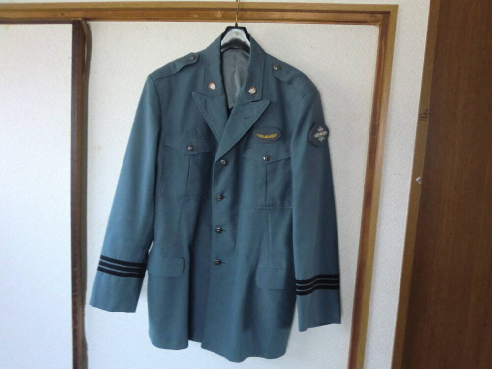 国鉄・鉄道公安官の夏用制服上着（並特号・Lサイズ）と公安班長の胸章（検索）日本国有鉄道 鉄道司法警察 鉄道警察 昭和レトロ