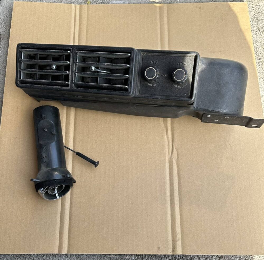 ハコスカ　GC10スカイライン純正クーラー吹き出し　旧車部品取り