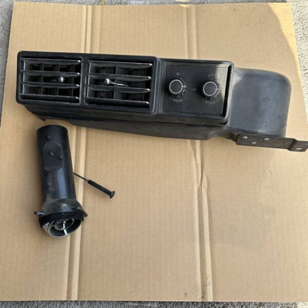 ハコスカ　GC10スカイライン純正クーラー吹き出し　旧車部品取り