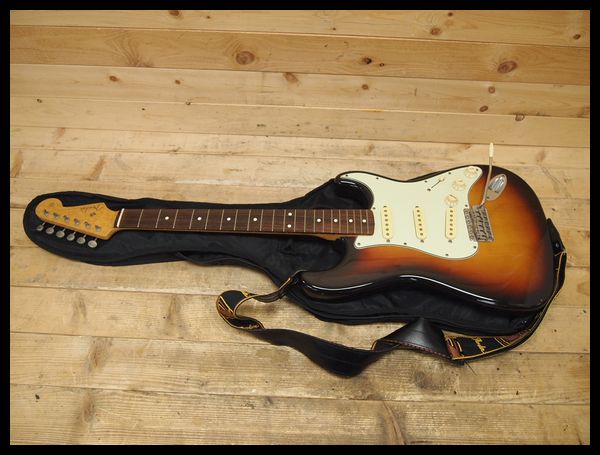 □Fender Japan フェンダー ST-62BN ストラトキャスター Sシリアル