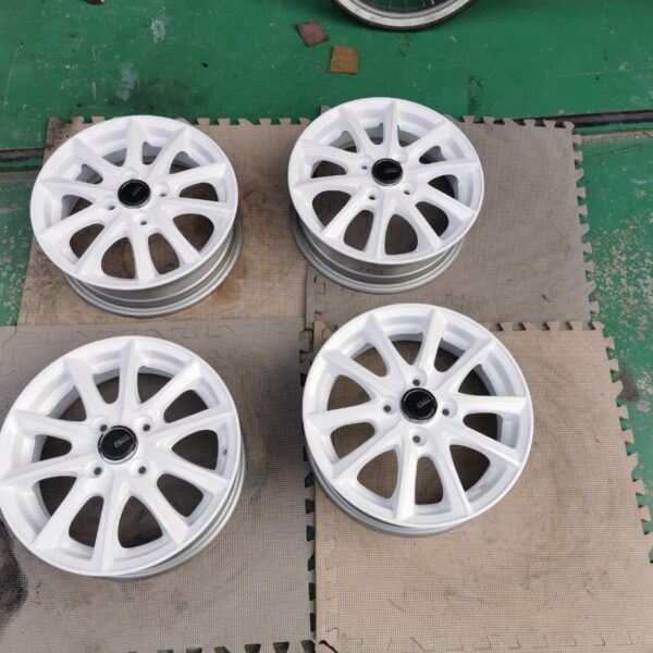 14×4.5j+45 アルミホイール　再塗装品４本