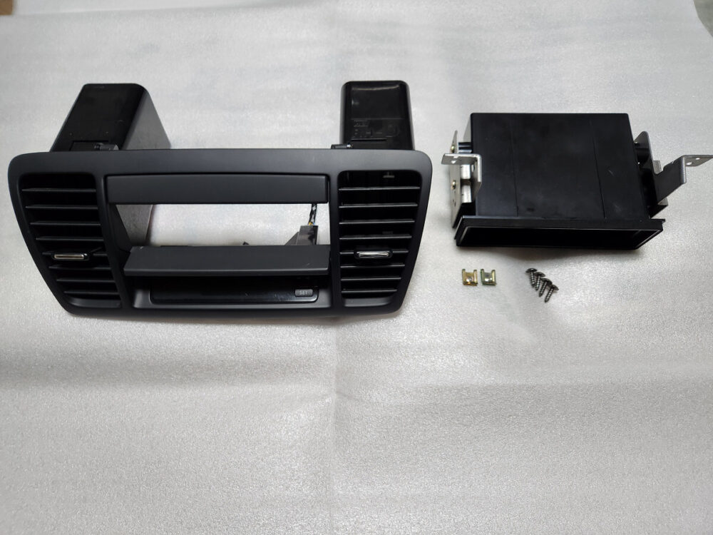 レガシィ 純正1DINオーディオパネル BP5 BL5 センターパネル 時計付き 1DIN ナビ ステー付き 取り付けネジ付き 中古