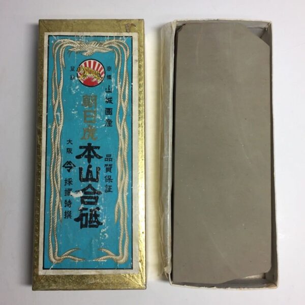 ◆山城国産 朝日虎 本山合砥 砥石 天然砥石 重量約1088.6g 大阪 採掘特撰 箱付き 現状品 / 刃物 鉋 鑿 彫刻刀 小刀 包丁 大工道具◆