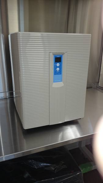 中古　クールインキュベーター　卓上型（ペルチェ素子冷却加熱）