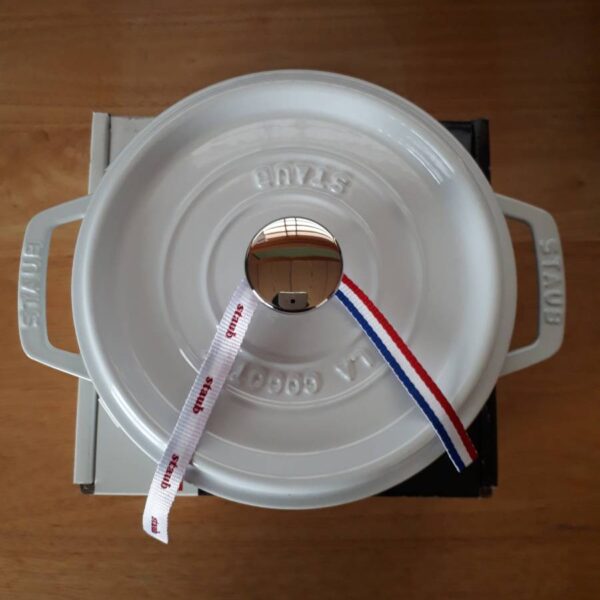ストウブ　ココットラウンド18cm　ホワイト　Staub
