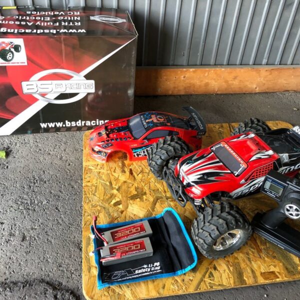 4WD1/8モンスタートラックラジコン！BS808T