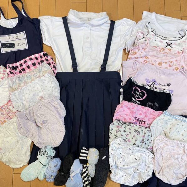 ECO 女の子タンス整理品　小学生JS　パンツ　制服　肌着　体操服　スクール水着　靴下　130　記名　クロッチ染み