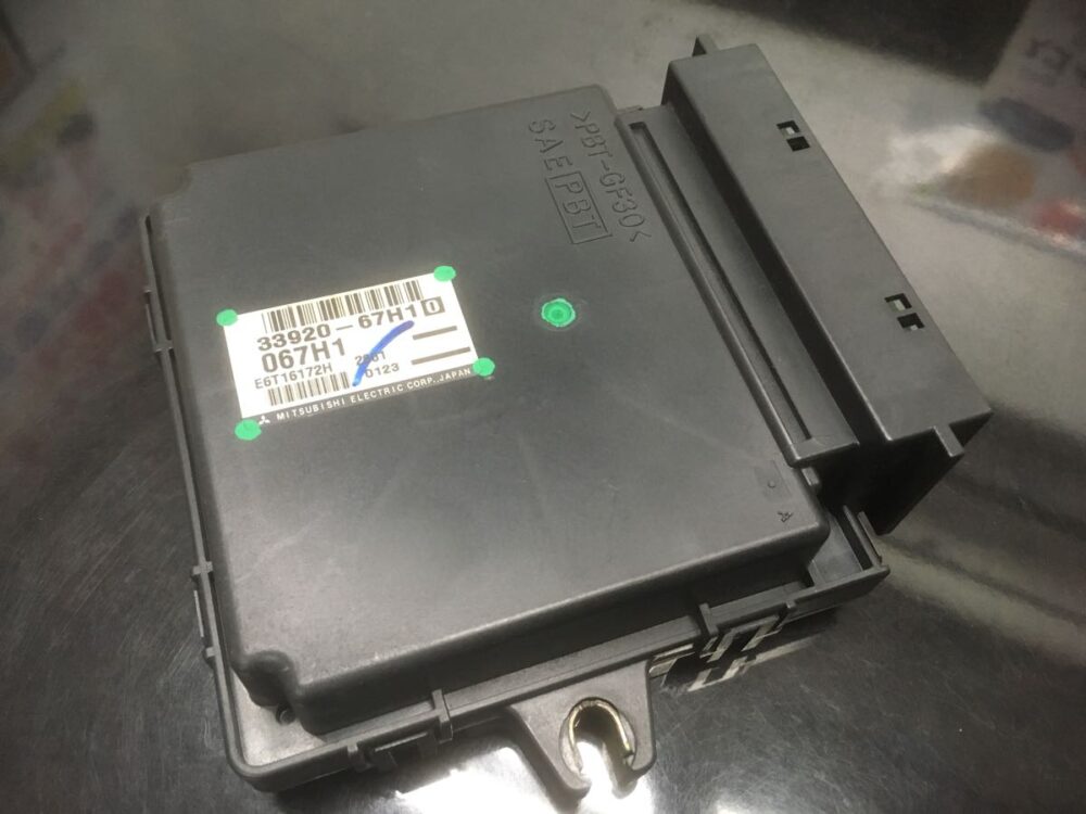 ☆ AT車用 キャリー スクラム エブリィ ECU コンピューター 33920-67H1 067H1 前期 3FAT 2WD CPU ワゴンＲ スズキ マツダ テストOK 三菱 ☆